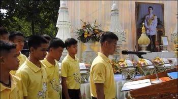 ร.10พระราชทาน  ผ้าไตรบำเพ็ญกุศลให้‘จ่าแซม’  ครบ1ปีปฏิบัติการถ้ำหลวง