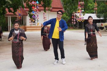 เที่ยวเมืองฟ้าแดดสงยาง  ดินแดนแห่งทะเลตุงอีสาน  กับนักเดินทาง\'จ๊อบ นิธิ\'
