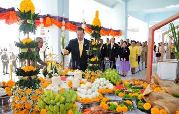 \'สุรเกียรติ์ เสถียรไทย\' ประกอบพิธีบวงสรวงงาน \'เพื่อนพึ่ง (ภาฯ) 2562\'