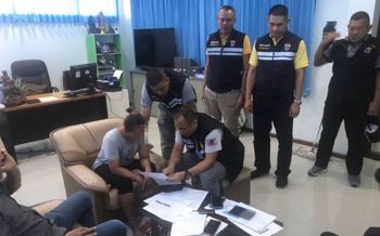 ‘ตม.สมุทรสงคราม’รวบสาวใหญ่เมียนมา โยงขนต่างด้าวซุกรถไปรษณีย์