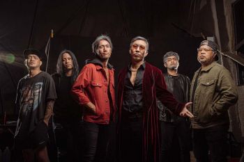\'ตูน\'ชวน\'โจอี้บอย\'ฟีจเพลง\'ไม่แก่ตาย\' นอนให้ช่างแต่งแก่2ชั่วโมงลุยถ่ายเอ็มวียันเช้า