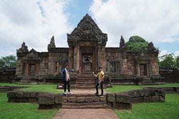เยือนถิ่นศิลาแลง แดนปราสาทน้ำล้อม  ณ อาณาจักรขอมโบราณ จังหวัดบุรีรัมย์