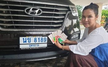 ตรงเป๊ะ!‘ศิริพร อำไพพงษ์’โชว์ลอตเตอรี่ รถคันงามให้โชคเต็มๆ