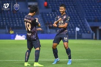 ปราสาทสายฟ้ายำราชันมังกรครึ่งโหล