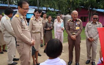 องคมนตรีตรวจเยี่ยมผลดำเนินการโรงเรียนโครงการกองทุนการศึกษาของในหลวงรัชกาลที่10
