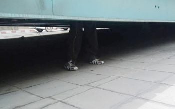 ชาวบ้านแทบช็อค\'ขาปริศนา\'โผล่ใต้สะพาน โร่แจ้งตำรวจตรวจสอบ..ถึงกับอึ้ง!!