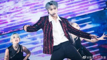 ‘LAY’ระเบิดพลังสุดร้อนแรง คอนเสิร์ตเดี่ยวทรงพลังในไทย