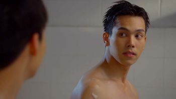 \'ตรี-เน๋ง\'ขึ้นแท่นหนุ่มฮอต อวดซิกแพ็คล่ำเข้าฉากอาบน้ำใน\'ภาตุฆาต\'