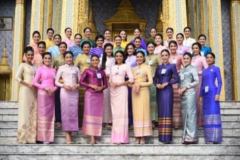 ว่าที่นางสาวไทยปี62   สวมชุดไทยจิตรลดา ขอพรไหว้พระแก้ว-ศาลหลักเมือง