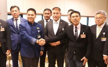 ย้อนวีรกรรม\'หมอธีร์\'! จอมดีเดือดแห่งค่ายพปชร.สายตรงชั้น4\'ผู้กองธรรมนัส\'?