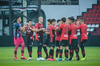 โอกาสแชมป์! กว่างโซ้งบุกรังแข้งเทพ กิเลนคึกคักบู๊สุโขทัย