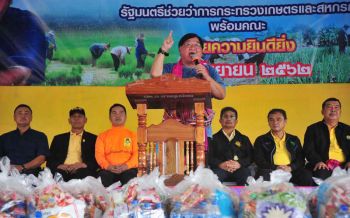 ‘ประภัตร’นำบิ๊กขรก.เกษตรฯ หนึ่งวันเดินสาย3จังหวัด ช่วยชาวบ้านน้ำท่วม