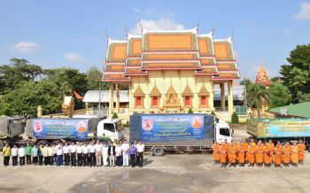 ‘คณะสงฆ์ปทุมธานี-ภาคีเครือข่าย’ปล่อยขบวนรถบรรทุกถุงยังชีพช่วยน้ำท่วมอุบลฯ