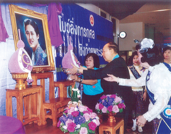 โบว์ลิ่งการกุศลชิงถ้วยพระราชทานฯ และสนับสนุนโครงการสาธารณประโยชน์เพื่อผู้สูงอายุ มูลนิธิชีวิตพัฒนาในพระอุปถัมภ์ สมเด็จเจ้าฟ้าฯ กรมหลวงนราธิวาสราชนครินทร์
