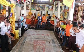 พบ \'ผ้าพระบฏ\' เก่าแก่และใหญ่ที่สุดในไทย มีภาพพระพุทธบาท 4 รอยซ้อนกันบนผืนผ้า