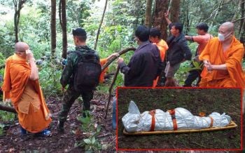 ญาตินิมนต์พระเข้าป่า! เชิญวิญญาณหนุ่มกลับบ้าน หลังถูกหมีควายยักษ์ตะปบกะโหลกยุบ