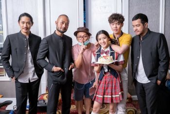 \'เบส ณัฐสิทธิ์\'นำทีมเซอร์ไพรส์วันเกิด\'เบล สวรรยา\'กลางกองถ่าย