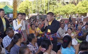 \'ธรรมนัส\'ควง\'จุ๊บจิ๊บ\'ลุยชัยภูมิ-โคราช แจกโฉนดที่ดินสปก.หนุนอาชีพทำกิน