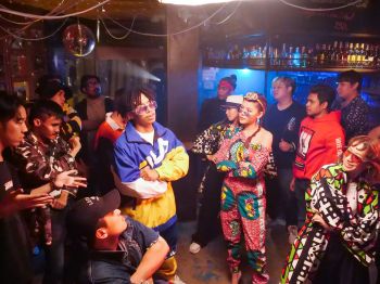 \'เดอ นาง เด่อ\'ซิงเกิ้ลล่าสุดจาก AKA นายนะ ดึง\'ไข่มุก\'มาโยกแร็พลูกทุ่งประยุกต์