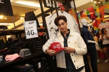 กรี๊ดสลบ!!ตกหลุมรักรอยยิ้มละมุน \'โอบ นิธิ\'เดินแฟชั่นโชว์BJ JEANS