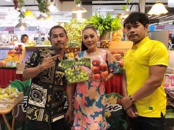 นักร้องติดดิน‘หญิง-ธิติกานต์’ เดินจ่ายตลาดเอง ทำพ่อค้า-แม่ขายปลื้ม
