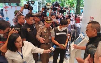 คุมทำแผน!หนุ่มปล้นธนาคารย่านบางกรวย อ้างติดพนันออนไลน์-นำเงินใช้หนี้บัตร