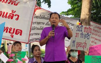 ‘ศรีสุวรรณ’รุดให้กำลังใจ‘ชาวอุดมสุข’ประท้วงสร้างคอนโดหรูก่อสร้างชุ่ย