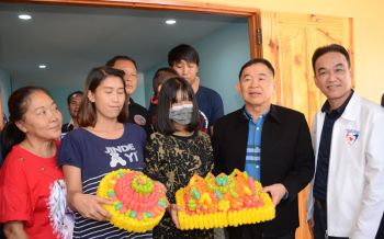 รมช.พาณิชย์รุดให้กำลังใจเด็กสาววัย 15ปี ถูกล่อซื้อ ‘กระทงการ์ตูน’