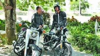 ‘ดู๋’ชวน‘สมจิตร’ตะลุยขี่ดะทั่วปากช่อง  สะท้อนชีวิต...นักมวยติดดิน