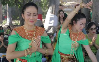 ตะลึงทั้งเมืองสิงร่าง\'ปิ๋ม ซีโฟร์\'รำถวายเลื้อยจนสลบคางานบวงสรวง