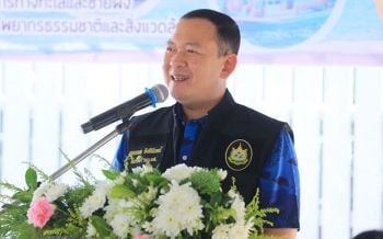 ‘ยุทธพล’นำทีมจิตอาสาลุยโครงการ‘หน้าบ้านใครหน้าบ้านมัน’เก็บขยะหาดเจ้าสำราญ