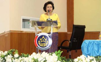 ประธานสภาสตรีฯ-พ่อเมืองขอนแก่น ลงนามร่วมสวมใส่ผ้าไทย