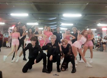 ศิลปินเกาหลีใต้วงZ-Boys และ Z-Girls จัดมินิคอนเสิร์ตมีทแอนด์กรี๊ดแฟนคลับชาวไทย