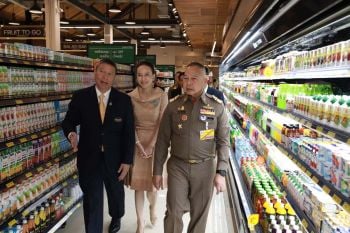 พระบาทสมเด็จพระเจ้าอยู่หัว โปรดเกล้าฯ ให้ราชเลขานุการในพระองค์ฯ  เป็นประธานในการเปิด‘โกลเด้น เพลซ’สาขาชวนชม รองรับกลุ่มคนวัยทำงาน
