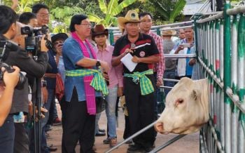 \'รมช.ประภัตร\'พบชาวสระแก้ว ดันอาชีพเลี้ยงสัตว์สู้ภัยแล้ง