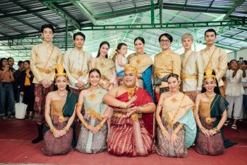 รายได้ปั๊วะปัง ดังเปรี้ยง!! ทีมนักแสดง \'ตุ๊ดซี่ส์ & เดอะเฟค\'พร้อมใจรำถวายย่านาค