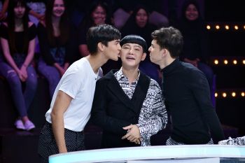 \'นุ้ย ธนวัฒน์\'ไปไม่เป็น!!โดน2หนุ่ม\'นะโม – โดม\'รุมจุ๊บแก้มซ้ายขวา