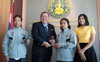 ให้รางวัลเด็กเก่ง! \'รมว.พม.\'มอบโล่-ทุนเรียน\'น้องมิลค์\' แชมป์โลกโดรน 2 สมัย