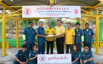 \'ป่อเต็กตึ๊ง\'จัดให้มอบศาลาที่พักผู้โดยสารใช้หลบแดดหลบฝนที่อุบลฯ