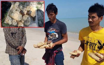 โชคดี!สองหนุ่มชาวประมงท่าศาลา เจอ\'อ้วกวาฬ\'ลอยเกยชายหาดเมืองคอน