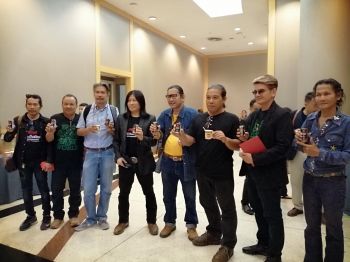 ‘ไข่ มาลีฮวนน่า’จัดงานนิทรรศการศิลปกรรม Save โลก ครั้งที่ 1