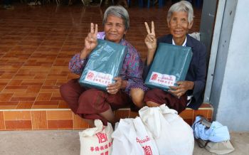 ‘ป่อเต็กตึ๊ง’ส่งต่อธารน้ำใจมอบผ้าห่มผู้ประสบภัยหนาว‘สุรินทร์-บุรีรัมย์’