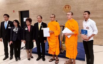 ‘วัดพระธรรมกาย’ยื่นหนังสือกมธ.ศาสนาฯ ยันไม่เกี่ยวข้องอปพส.