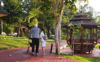 สื่อผู้ดีตีข่าวชาวอังกฤษนิยมส่งญาติความจำเสื่อมมาดูแลที่ไทย ชี้‘ถูกและดี’กว่าบ้านเกิด