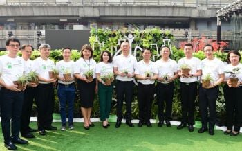 CPF รณรงค์คนกรุงปลูกต้นไม้ลดPM2.5 ขยายผลสร้างสวนกลางเมือง ปรับภูมิทัศน์ถนนสีลม