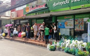 \'ซีพี เฟรชมาร์ท\'100สาขาทั่วกทม.แจกต้นไม้ ชวนคนเมืองร่วมโครงการ\'ปลูกเพื่อป(ล)อด ล้านต้น ลดPM2.5\'
