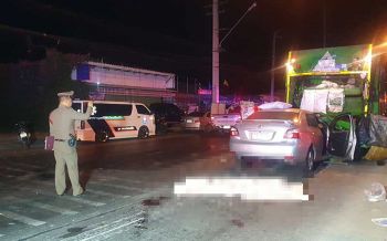 \'ส.ต.ต.\'หนุ่มซิ่งเก๋งชนรถขยะดับ ขณะกลับจากเตะฟุตบอล-ตร.คาดหลับใน