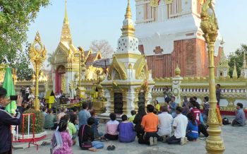 ชาวบ้านลุกฮือ!ค้านวัดพระธาตุพนม ย้ายเจดีย์\'พระครูขี้หอม\'-ชี้ทำลายโบราณสถาน