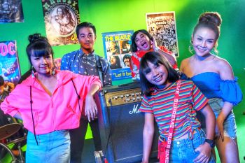 ความสนุกบุกแล้ว! ตัวอย่างเต็ม\'มนต์รักดอกผักบุ้ง เลิกคุยทั้งอำเภอ\'
