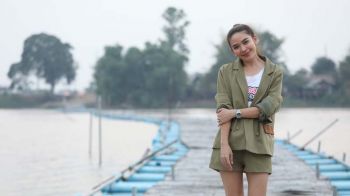 ‘น้ำหวาน’ สุขใจ ปั่นจักรยานเที่ยวบึงกระจับใหญ่ ชมตะวันตกดิน